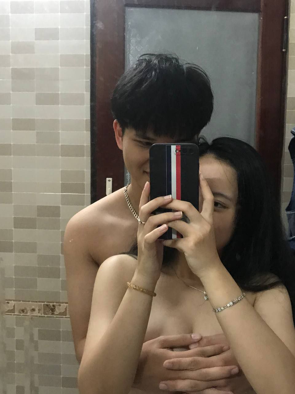 Cô giáo giúp đỡ cậu học trò bị bắt nạt nào ngờ gặp phải đám học trò biến thái